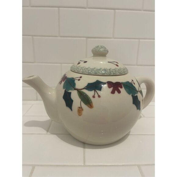 Vintage Hartstone Pottery Christmas Holiday Holly Teapot - Picture 2 of 7